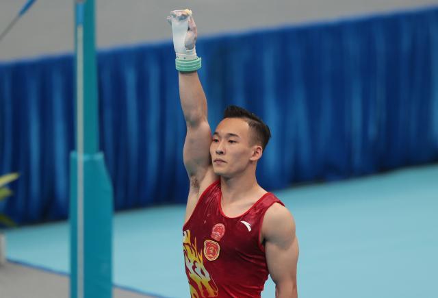 世界杯软件更新-肖若腾险胜张博恒摘全能金牌 男队00后新秀亮眼